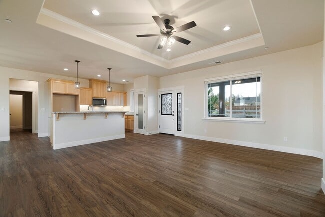 Foto del edificio - Charming 2-Bedroom, 2-Bath Home with Garage and Office/Den in Paradise, CA!