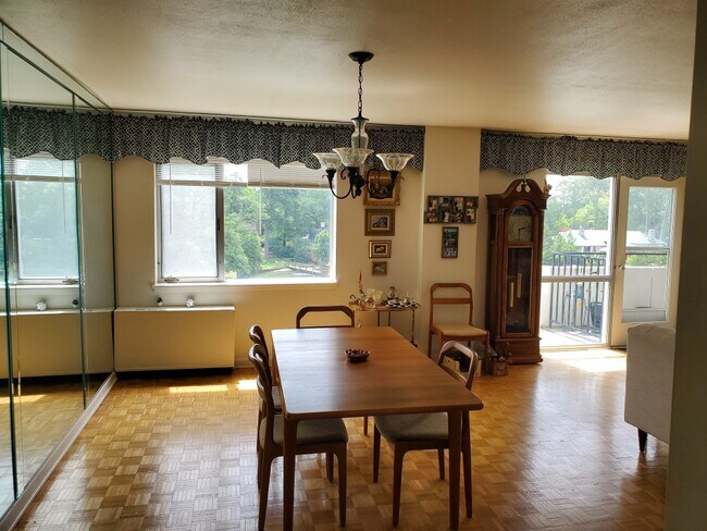 Foto del edificio - 7320 Glenroie Ave