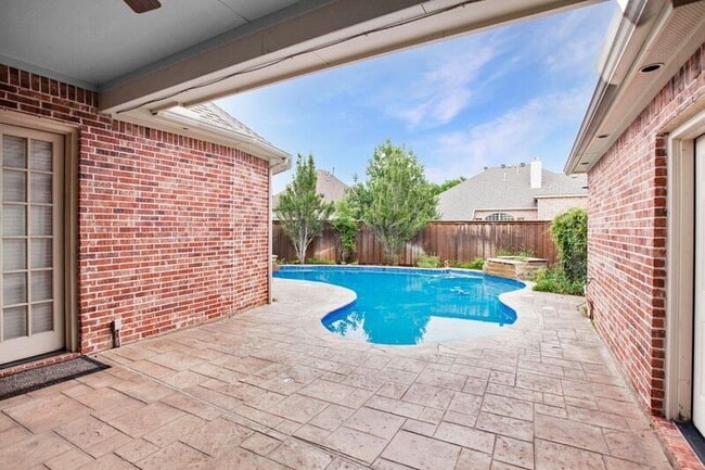 Foto del edificio - 8100 Rosemont Dr