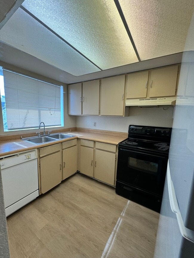 Building Photo - 2 BEDROOM UNIT IN MESA