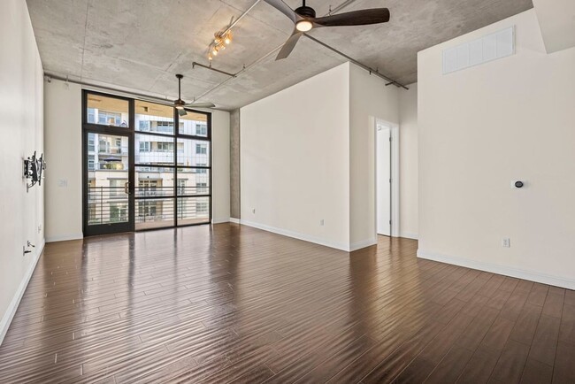 Building Photo - Modern 2 Bed + Office, 2 Bath Rental - Pri...
