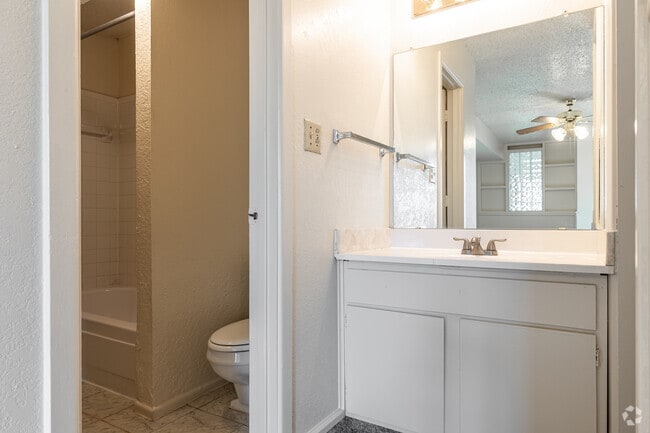 3BR, 2BR - 1,350SF - Primary Bathroom - Sundowner