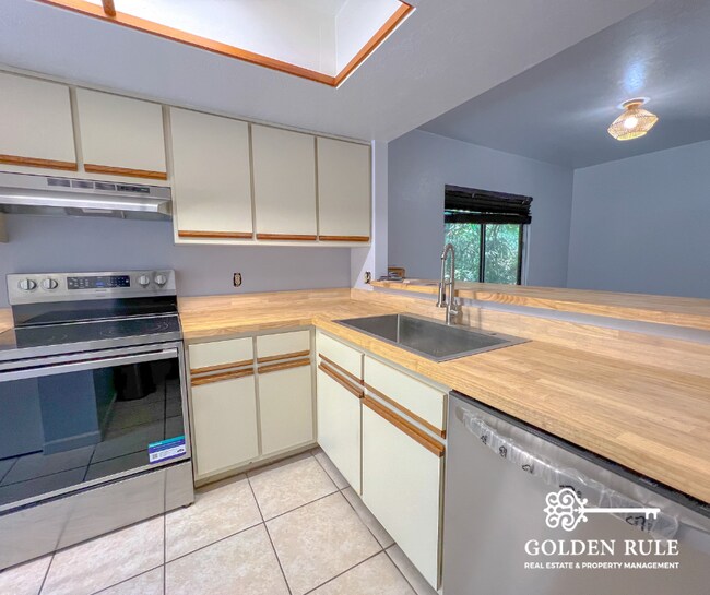 Building Photo - 403 SW 54th Dr