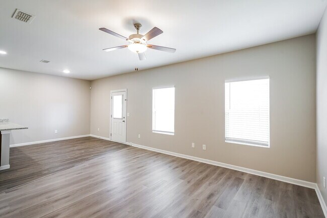 Foto del edificio - 1327 Rutherford St