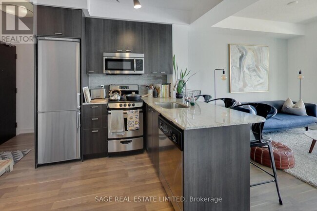 Photo du bâtiment - 775-775 King St W