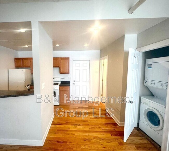 Foto del edificio - 910 W Oakdale Ave