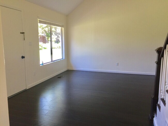 Building Photo - 32 Condor Cir