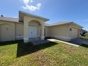 Building Photo - 1137 NW Juanita Pl