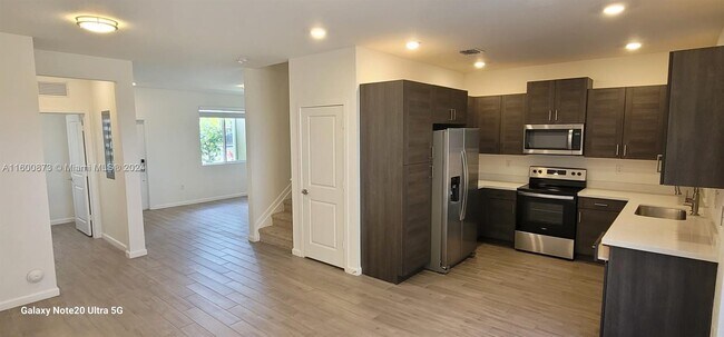 Foto del edificio - 2459 SE 10th St