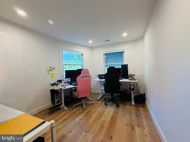 Building Photo - 2211 Observatory Pl NW