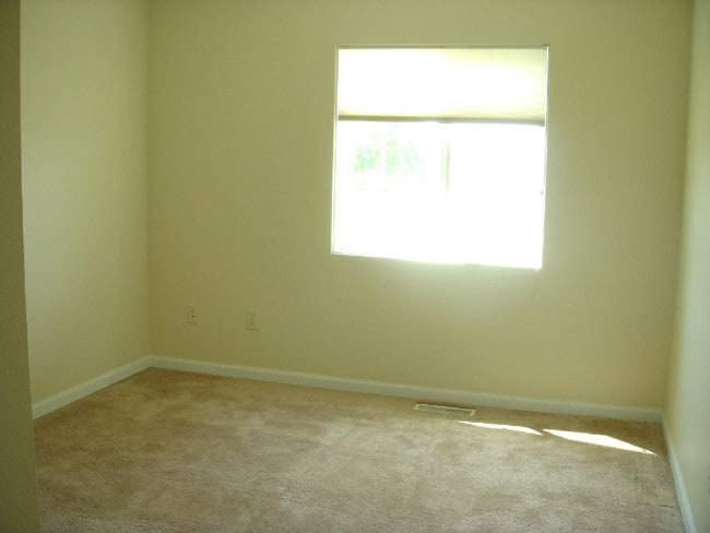 Building Photo - 2702 Sunner Ave