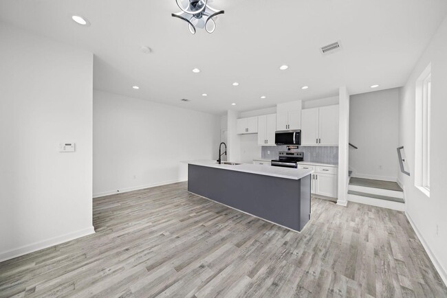 Building Photo - Modern Townhome Living Near the Medical Ce...