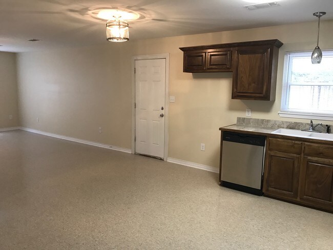 Building Photo - 1406 Hooks Dr