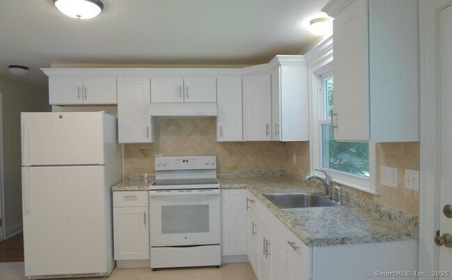 Building Photo - 36 Richmondville Ave