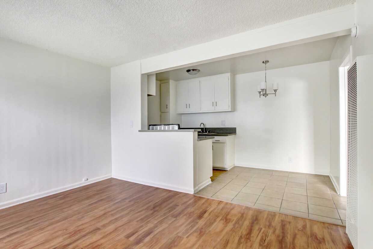 Roscoe Terrace Alquileres en Canoga Park, CA