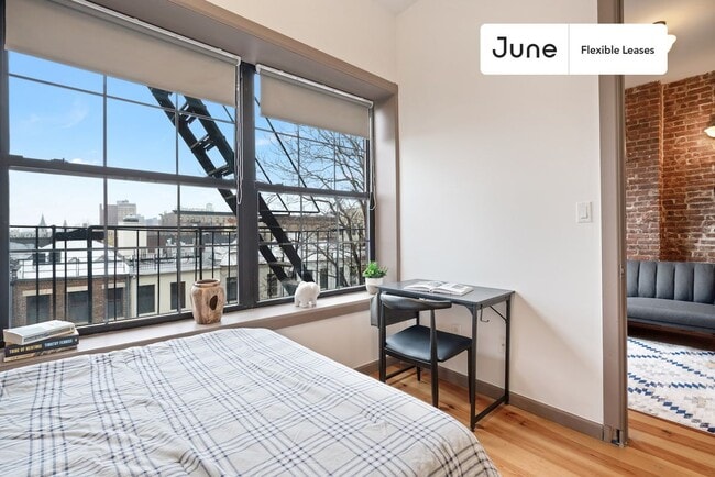 Building Photo - Trendy Private ROOM in Harlem