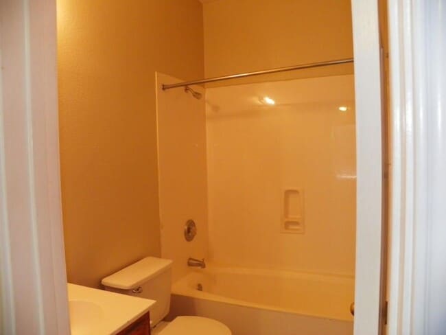 Building Photo - 2601 Cypress Ln