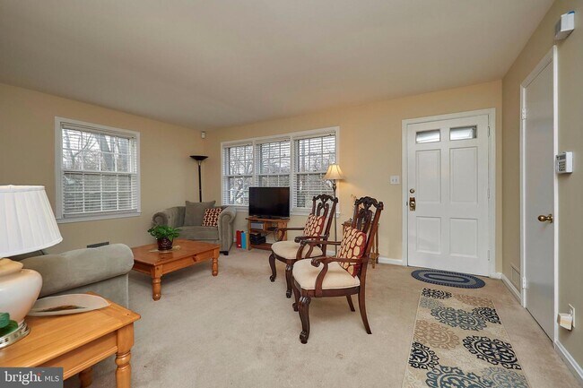 Building Photo - 3812 Wexford Dr