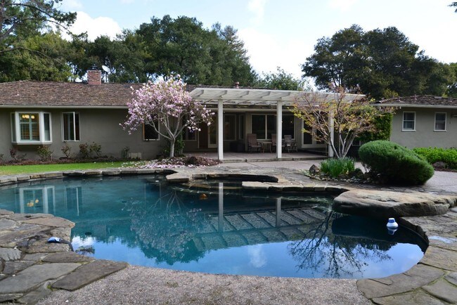 Building Photo - 5 bedroom in Atherton CA 94027