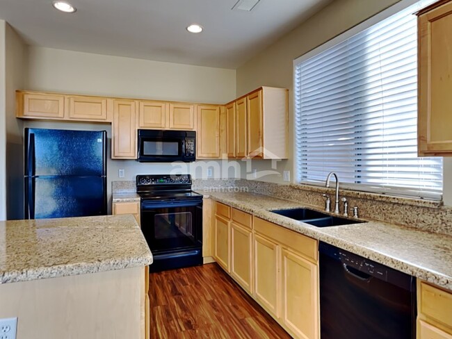 Foto del edificio - 17423 W Coyote Trail Dr