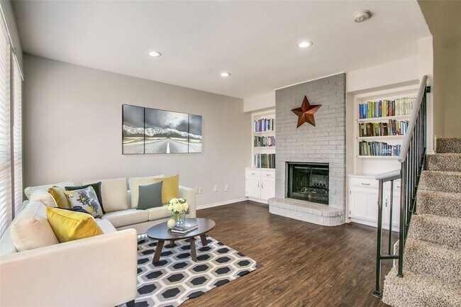 Building Photo - 2805 Meadow Park Dr