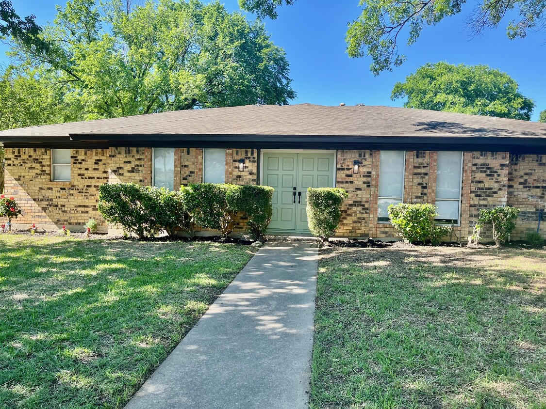 Foto principal - 1105 Briarbrook Dr