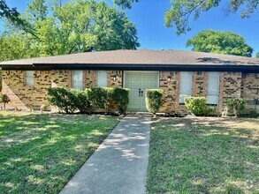 Building Photo - 1105 Briarbrook Dr