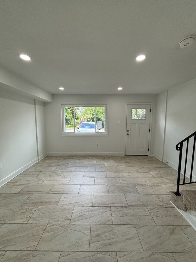 Building Photo - 2 Story Townhome Laurel