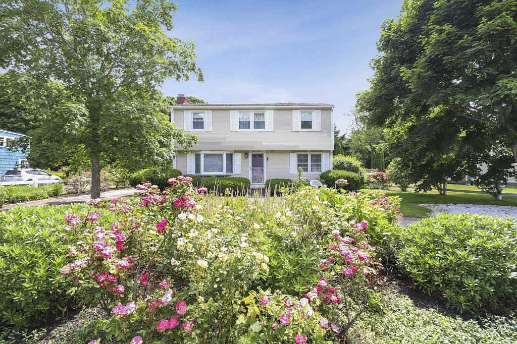 Primary Photo - 218 Davisville Rd