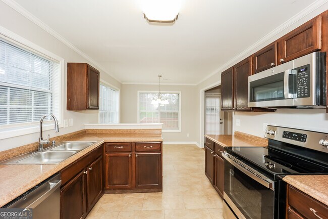 Building Photo - 2175 Lake Royale Dr