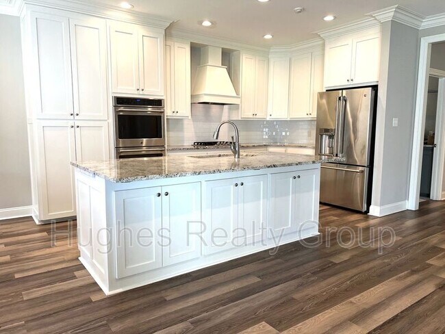 Building Photo - 27766 Lakeshore Dr
