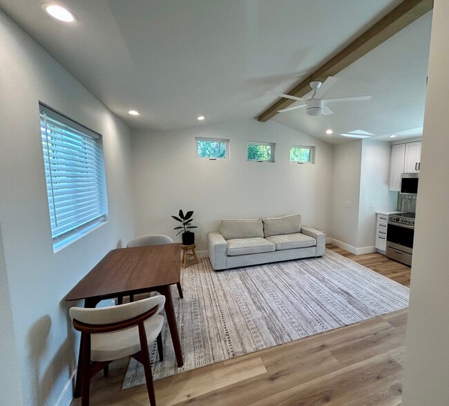 Building Photo - 1821 Sola Ct