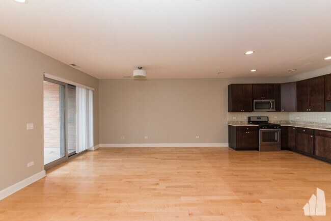 Foto del edificio - 1655 N Western Ave