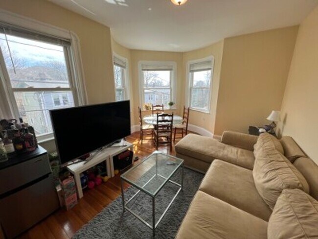 Foto del edificio - No Brokers Fee, In-Unit Washer and Dryer, Central Heat/AC, Parking for Rent
