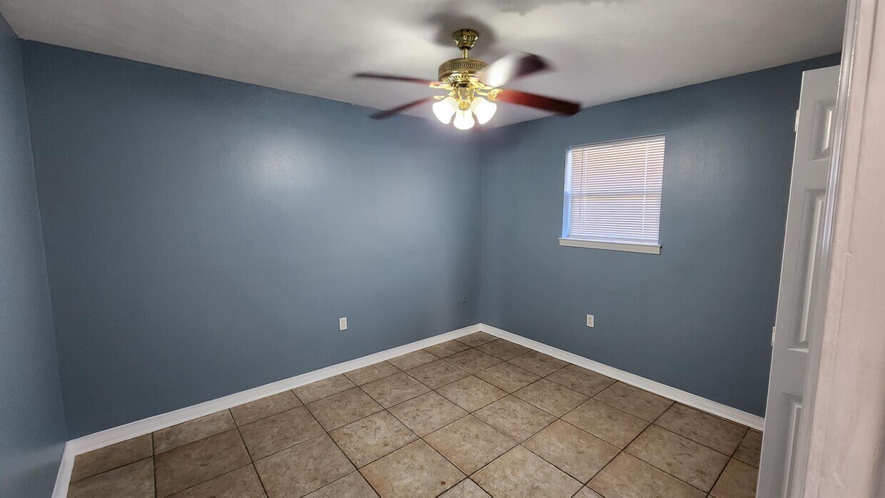 2006 Chalona Dr Unit 4B, Chalmette, LA 70043 Room for Rent in