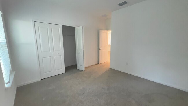 Building Photo - Gorgeous Grand Park North 4/3 with Garage