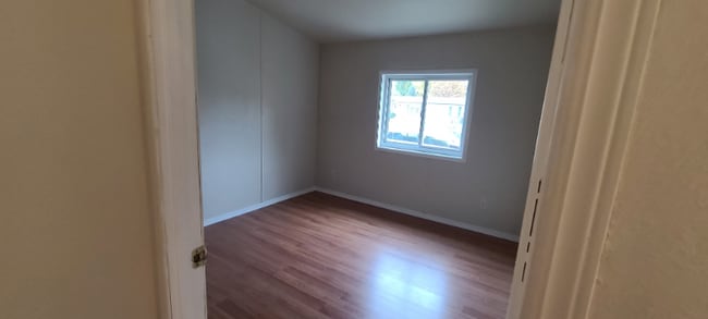 Building Photo - 108 E Bruce St