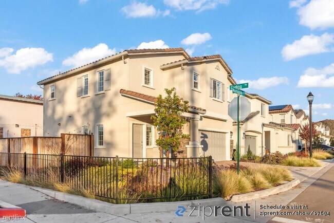 Building Photo - 3 br, 2.5 bath House - 69 Mountainside Way...