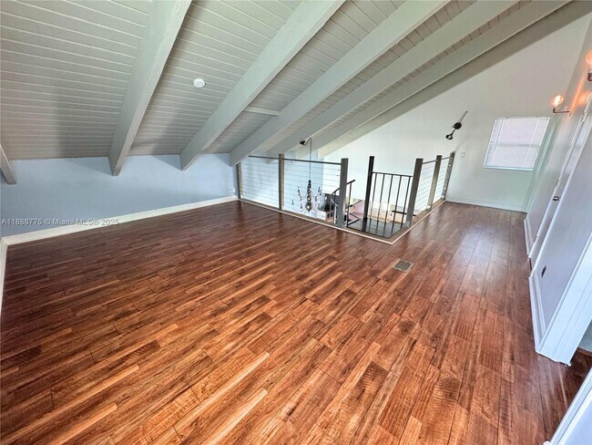Foto del edificio - 2553 Bessie St