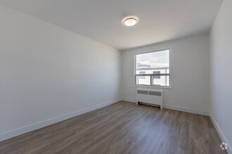1BR, 1BA - 611SF - Bedroom - 318, 332 & 352 Patricia Avenue