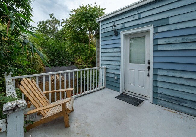 Building Photo - 3 Bedroom, 1.5 Bathroom Home Downtown - Charleston