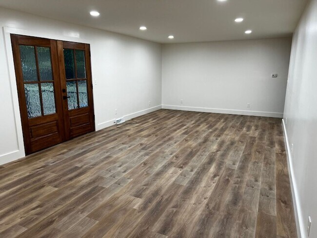 Building Photo - Alcoa 37701 - Beautifully remodeled 4 bedr...