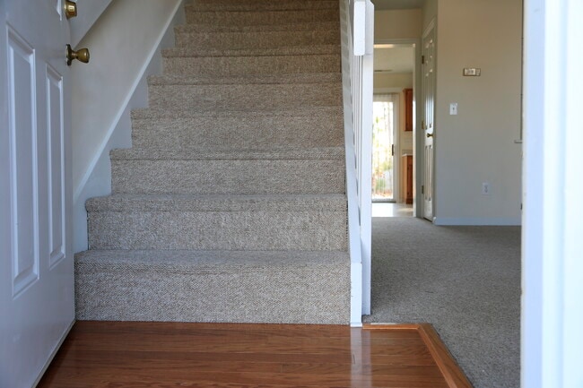 Building Photo - 105 W Ivybridge Dr