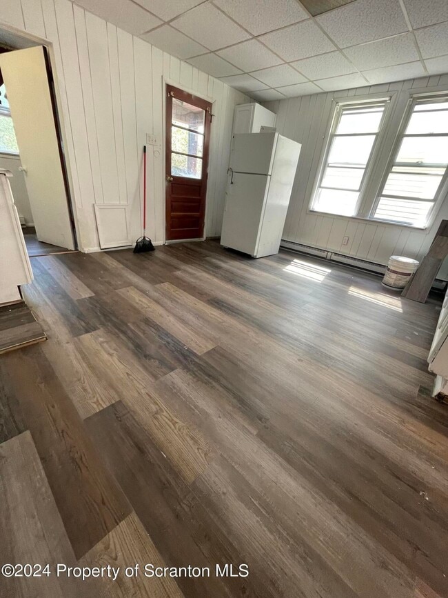 912 Franko St, Throop, PA 18512 Room for Rent in Throop, PA