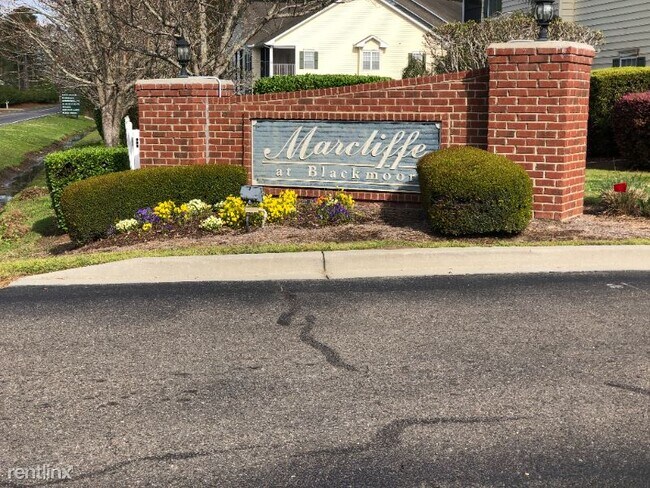 Foto del edificio - 5816 Longwood Dr