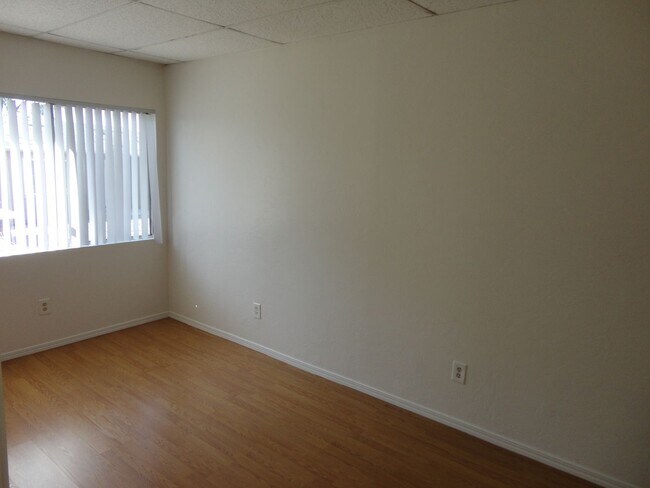 Building Photo - Close to SDSU 4 Bedroom Home!!