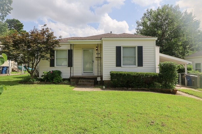 Building Photo - 3 Bed | 1 Bath | Mid Town | $1450