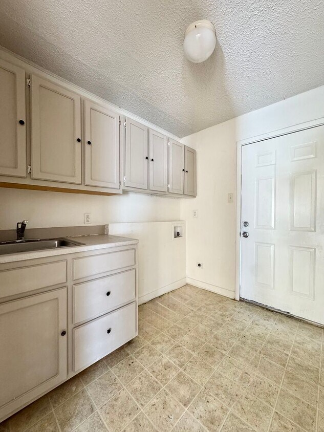Foto del edificio - NOW AVAILABLE - Cozy Rental + Affordable Pricing Near Downtown San Angelo!