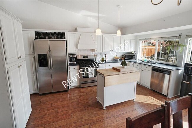 Building Photo - 3 Bedroom Single Story House For Rent in C...