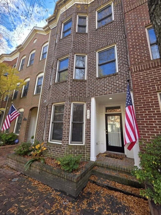 Building Photo - 243 College Pl